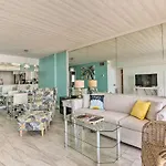 Galveston Oceanfront Condo With Balcony And View!